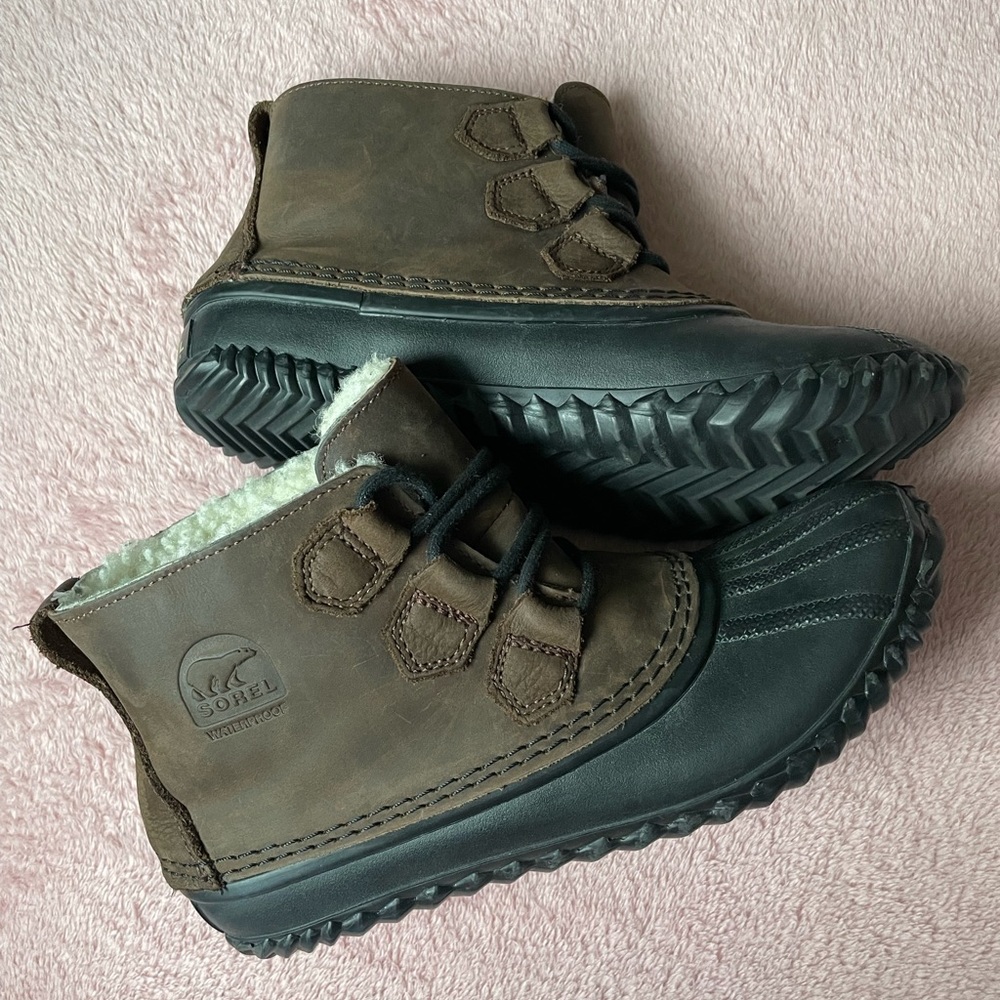 Sorel Out N About Leather Waterproof Duck Ankle Boots Women's Size 7 1/2
